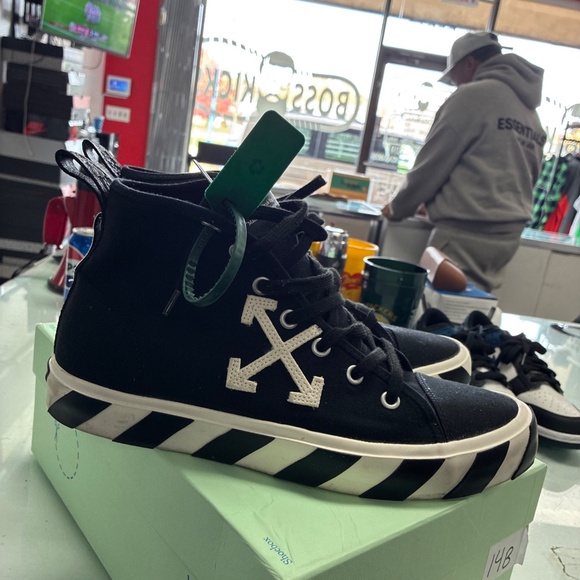 Men’s Off-White Sneaker Vulcanized Mid Pre Owned SZ 45 Used W/Box - Picture 7 of 16